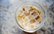 рецепт Холодный кофе с молоком со льдом