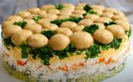 рецепт Салат грибная поляна с шампиньонами, курицей и сыром
