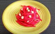 рецепт Паста розовая барби со свеклой и фетой