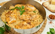 рецепт Курица с сыром пармезан и рисом на сковороде