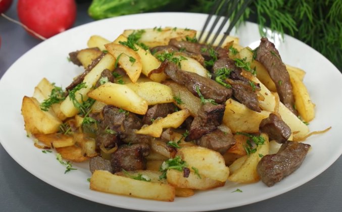 Как приготовить рецепт Картошка с мясом и овощами – оригинальная жареная картошка на обед или ужин