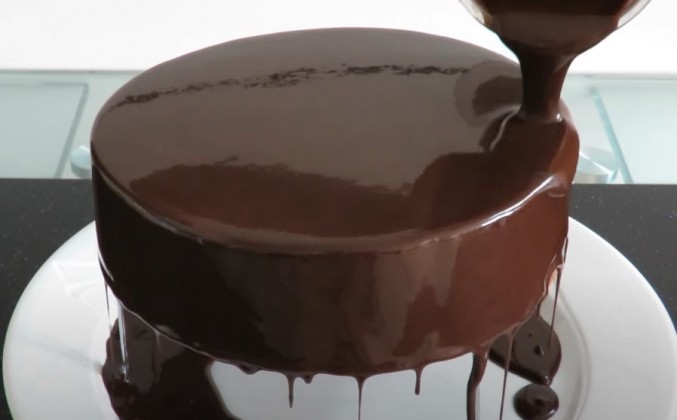 Зеркальная шоколадная глазурь для торта рецепт