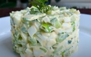 рецепт Простой салат из яиц и огурцов