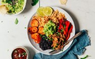 рецепт Буррито боул с мексиканской курицей и овощами
