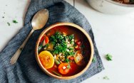 рецепт Томатный суп с фасолью мунг