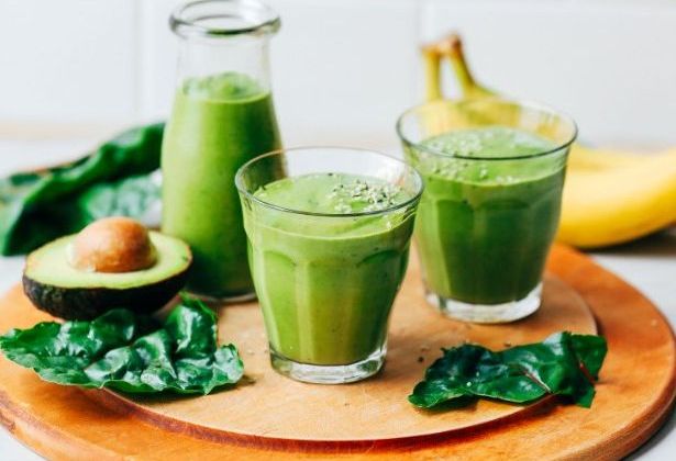 Зеленый смузи из авокадо и банана рецепт
