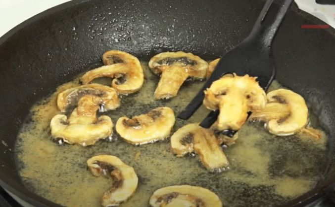 Грибы шампиньоны на сковороде Кухня Наизнанку рецепт с фото пошагово