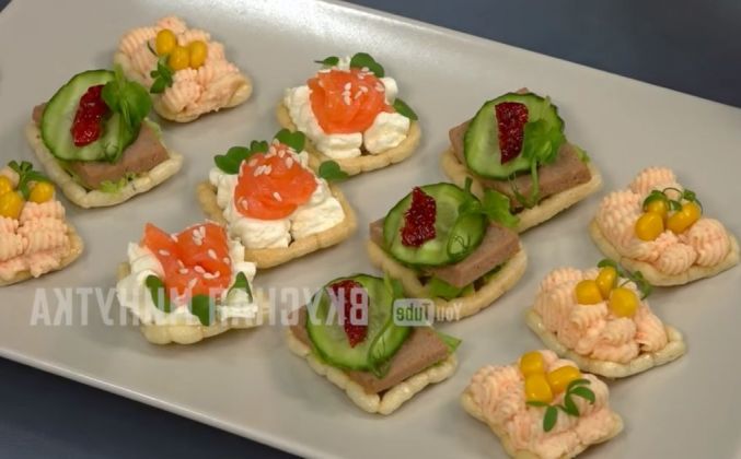 Бутерброды с крабовыми палочками на праздничный стол - быстрый рецепт с пошаговыми фото