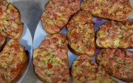 рецепт Мини пицца на батоне в духовке