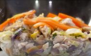 рецепт Теплый салат с капустой и мясом
