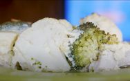 рецепт Заливная запеканка с брокколи и куриным филе в йогурте