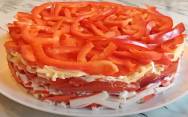 рецепт Салат красное море с крабовыми палочками, помидорами и перцем