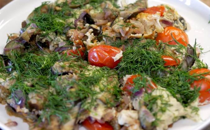 Баклажаны на сковороде с чесноком и помидорами быстро рецепт фото пошагово и видео