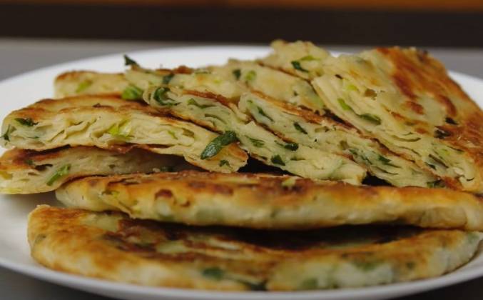 Лепешки с зеленым луком на сковороде от Кухня Наизнанку рецепт
