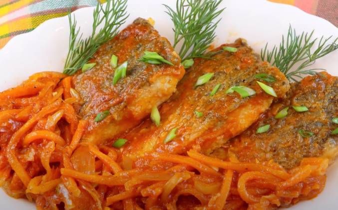 Рыба под маринадом из морковки и лука на сковороде рецепт