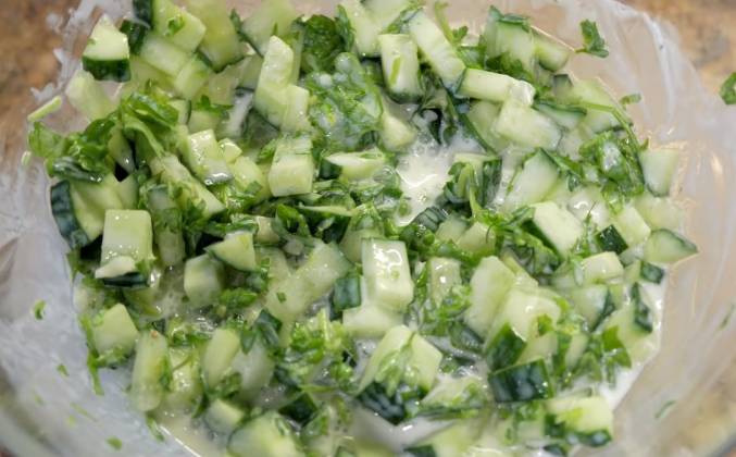 Салат с кефиром и огурцами рецепт
