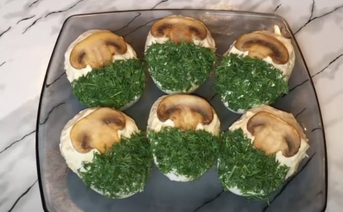 Фаршированные яйца с грибами и сыром рецепт