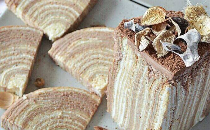 Шоколадный бисквитный пирог с творожным муссом