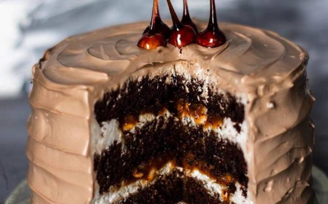 Торт «Сникерс»: самые удачные рецепты с фото