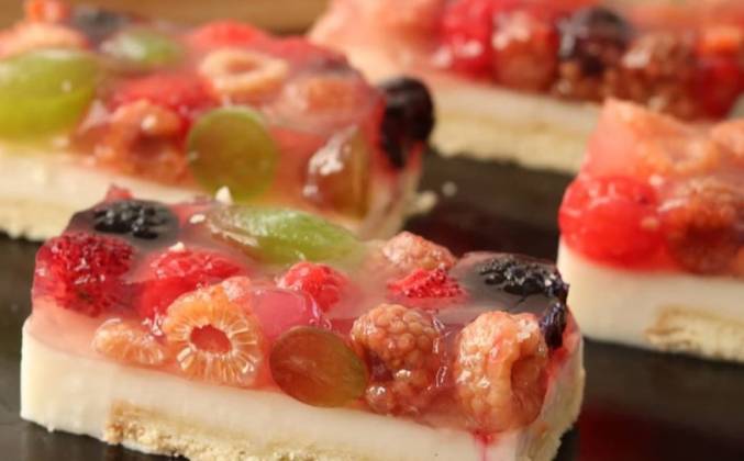 Песочный торт с желе и фруктами: пошаговый рецепт