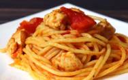 рецепт Спагетти с курицей в томатном соусе