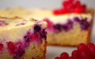 рецепт Творожный пирог нежный с ягодами