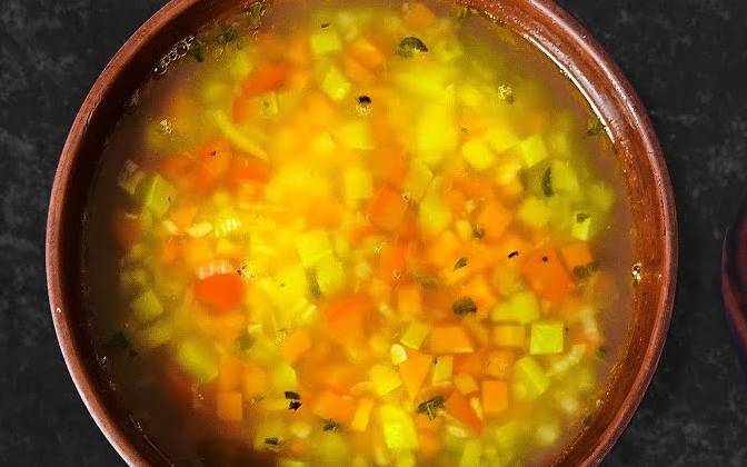 Суп из кабачков, капусты и картофеля