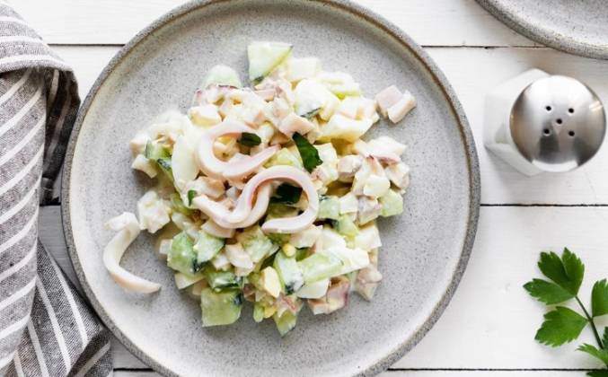 Салат с курицей и кальмарами – пошаговый рецепт приготовления с фото