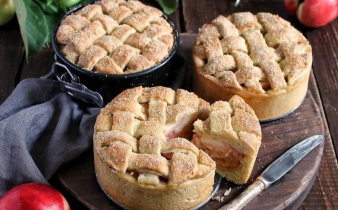 Пирог с яблоками и нектаринами в духовке рецепт