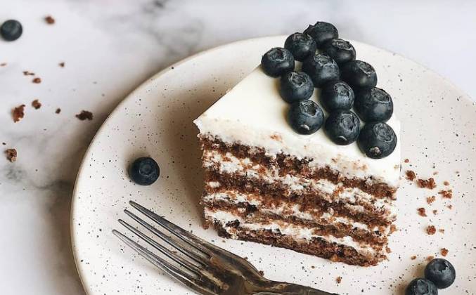 Творожный торт-мусс с ягодами в белом шоколаде