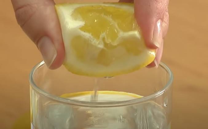 Вода с лимоном и яблочным уксусом