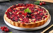 рецепт Песочный пирог с творогом и ягодами