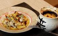 рецепт Картошка с мясом и солеными огурцами в горшочках