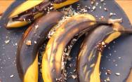 рецепт Бананы в шоколаде с кожурой на гриле