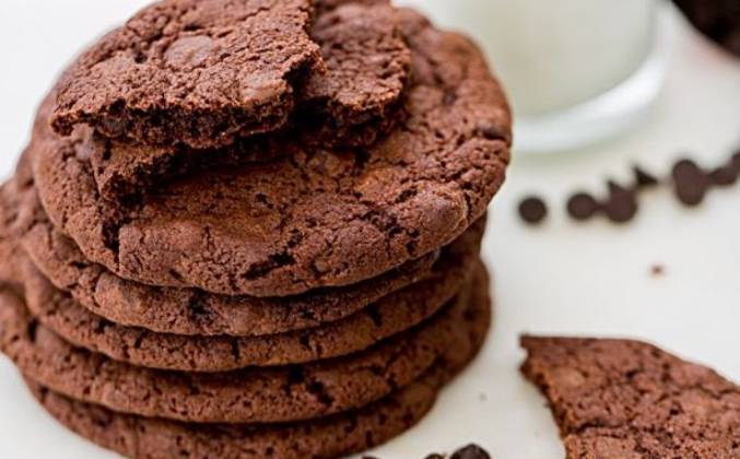 Просто бомба: рецепт шоколадного печенья с тающей карамелью — вы должны его попробовать