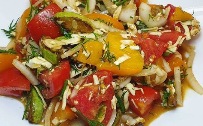 Салаты с помидорами – рецепты с фото (пошагово)