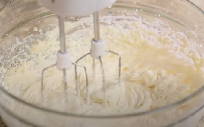 Как положить сахарную картинку на крем чиз
