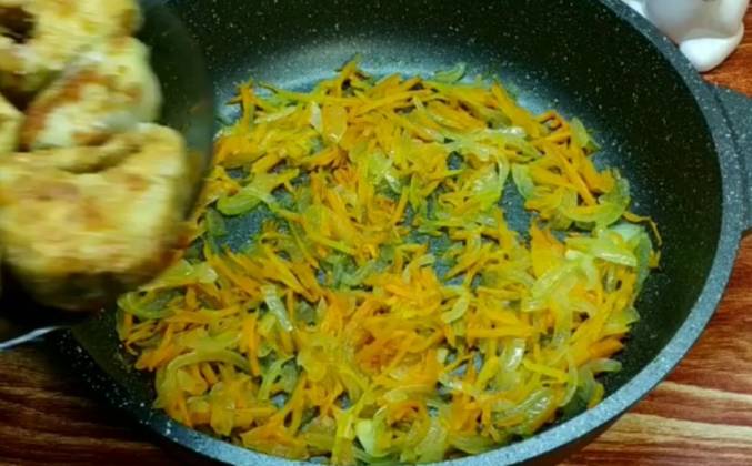 Минтай тушеный с луком и морковью на сковороде рецепт с фото пошагово