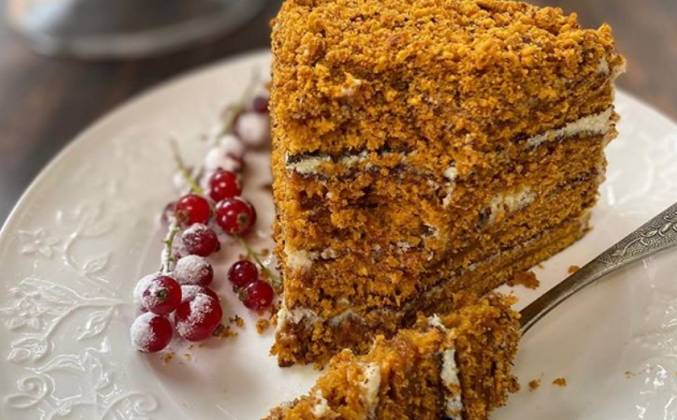 Домашний медовый торт Рыжик со сгущенкой рецепт с фото пошагово