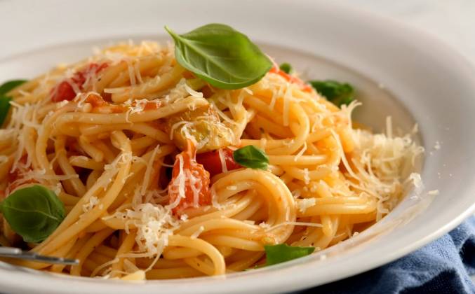 Спагетти с сыром и с помидорами рецепт