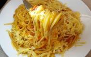 рецепт Спагетти с сыром и помидорами на сковороде