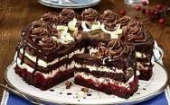 рецепт Шоколадно малиновый торт со сливками и маскарпоне
