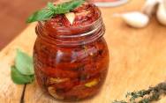 рецепт Вяленые помидоры с чесноком в масле на зиму