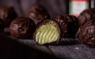 рецепт Мятные шоколадные конфеты с алкогольной начинкой