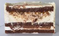рецепт Нежный торт «Сникерс» с чизкейком, карамелью и арахисом