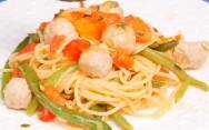 рецепт Спагетти с фрикадельками на сковороде
