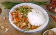 рецепт Курица по тайски с овощами и рисом Гай Пад Мед