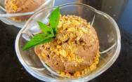 рецепт Шоколадное мороженое с орехами