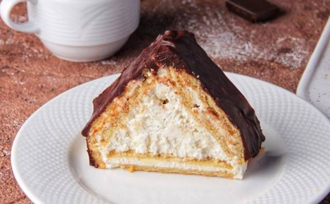 Нежный торт из печенья со сметанно-масляным кремом: пошагово с фото