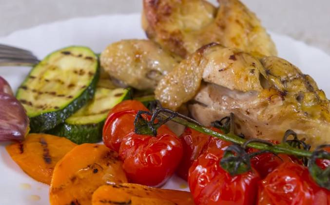 10 рецептов тушеной курицы, которая соберет за столом всю семью